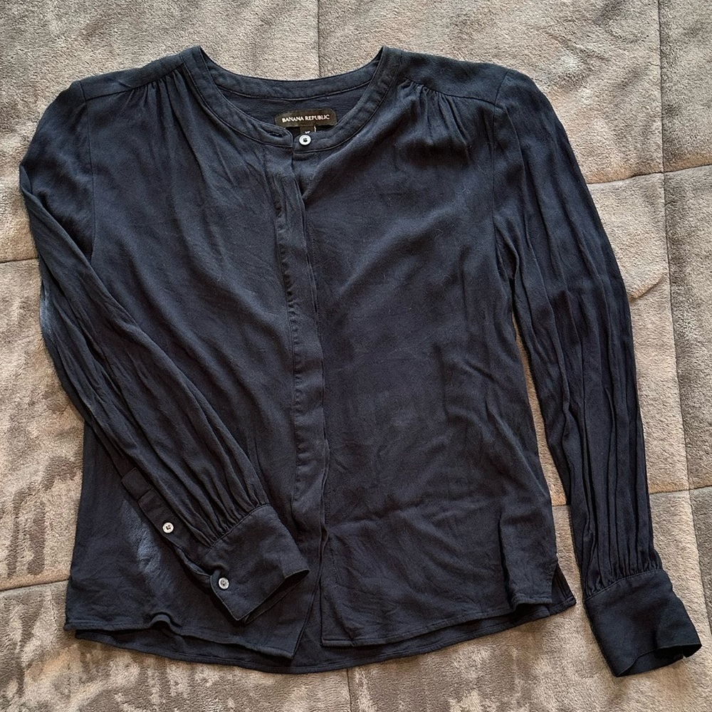 Banana Republic long sleeve blouse navy XS buttons pleats